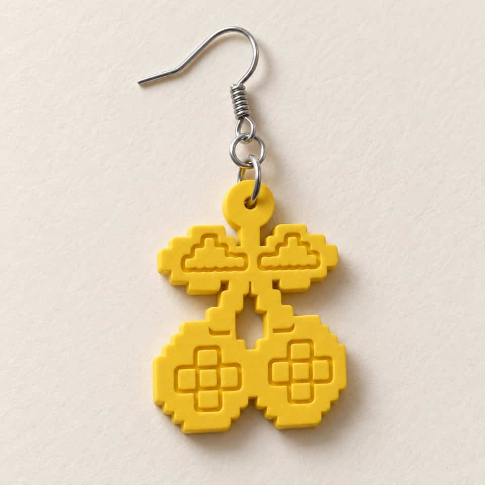 The relief cherry combines the outline and pressed detail in one piece.