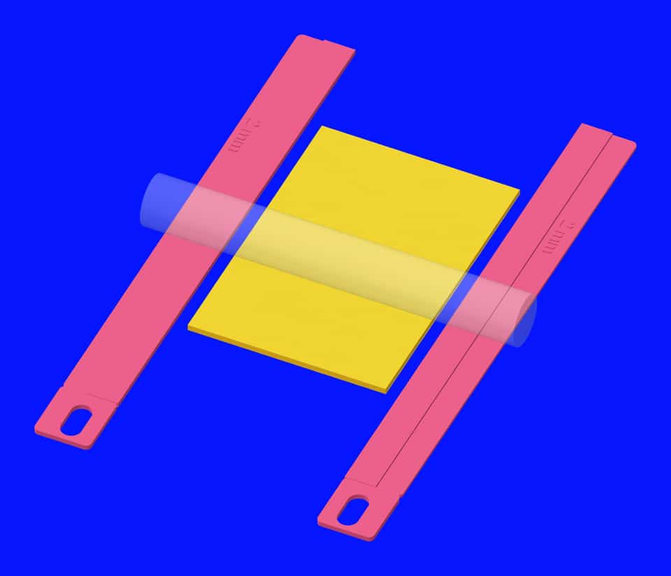 Acrylic roller spanning both rails.