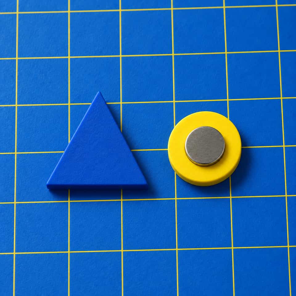 A Go-Go shape with a magnet glued to its flat back.