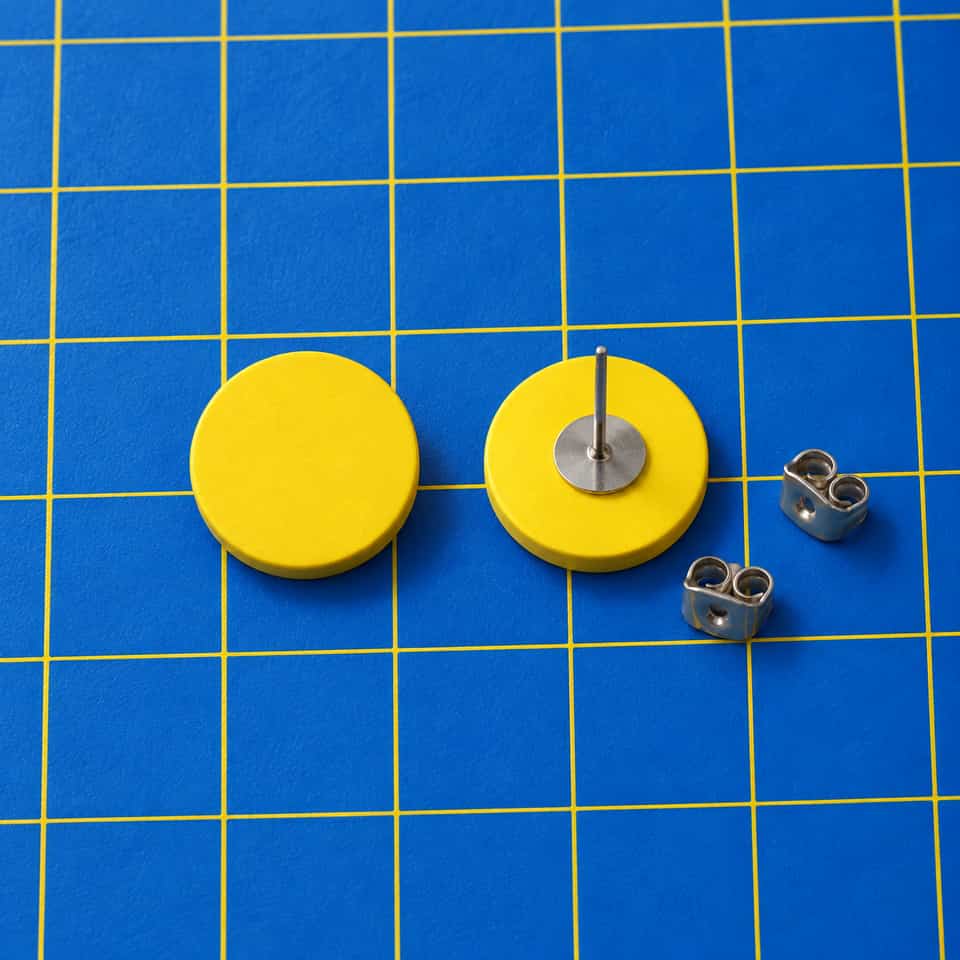 Go-Go disc studs on flat-pad posts.